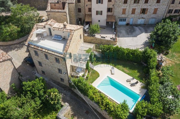 casa indipendente in vendita a Santa Vittoria in Matenano