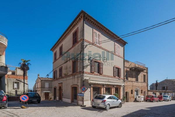 casa indipendente in vendita a Santa Vittoria in Matenano