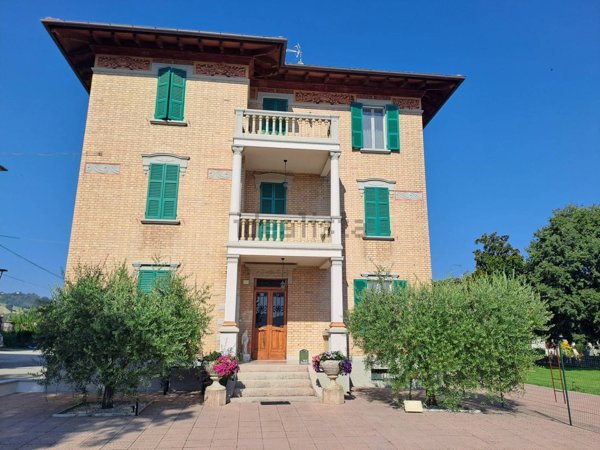 casa indipendente in vendita a Santa Vittoria in Matenano in zona Ponte Maglio