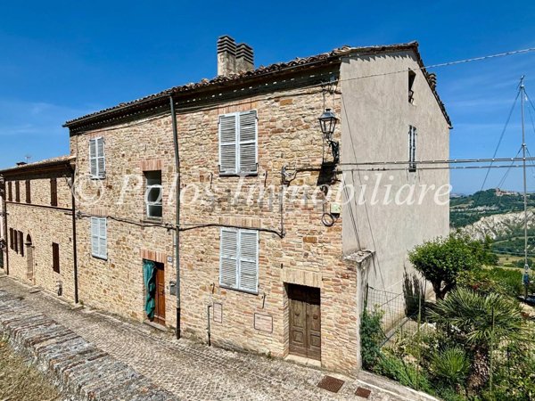 casa indipendente in vendita a Santa Vittoria in Matenano