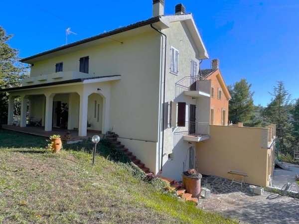 casa indipendente in vendita a Santa Vittoria in Matenano