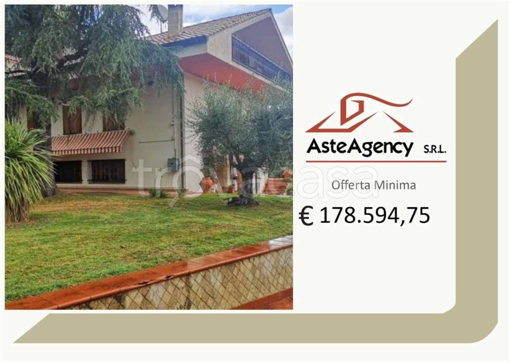 casa indipendente in vendita a Santa Vittoria in Matenano