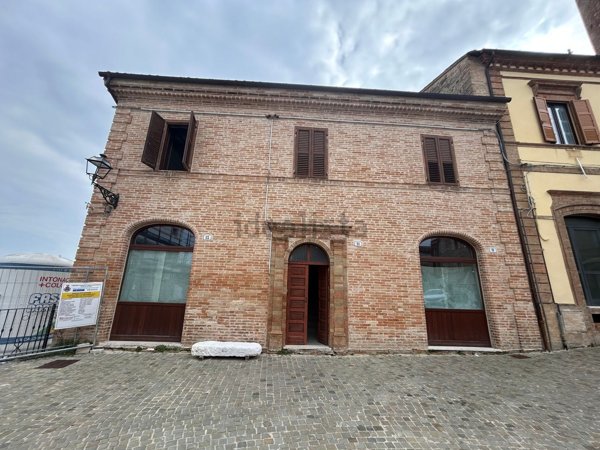 casa indipendente in vendita a Santa Vittoria in Matenano