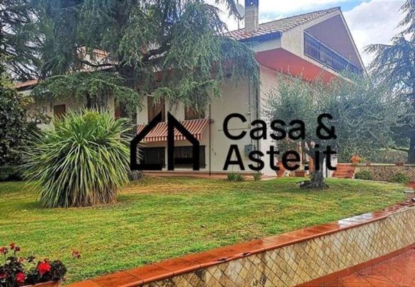 casa indipendente in vendita a Santa Vittoria in Matenano