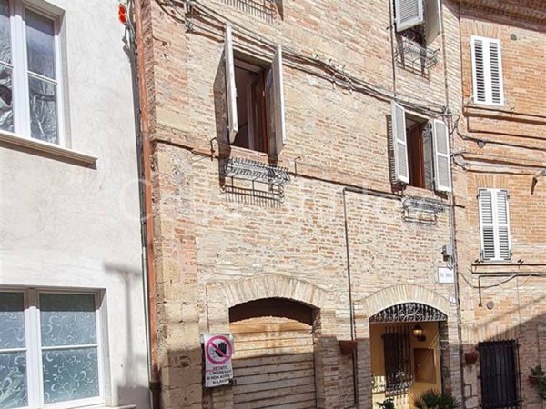 casa indipendente in vendita a Santa Vittoria in Matenano