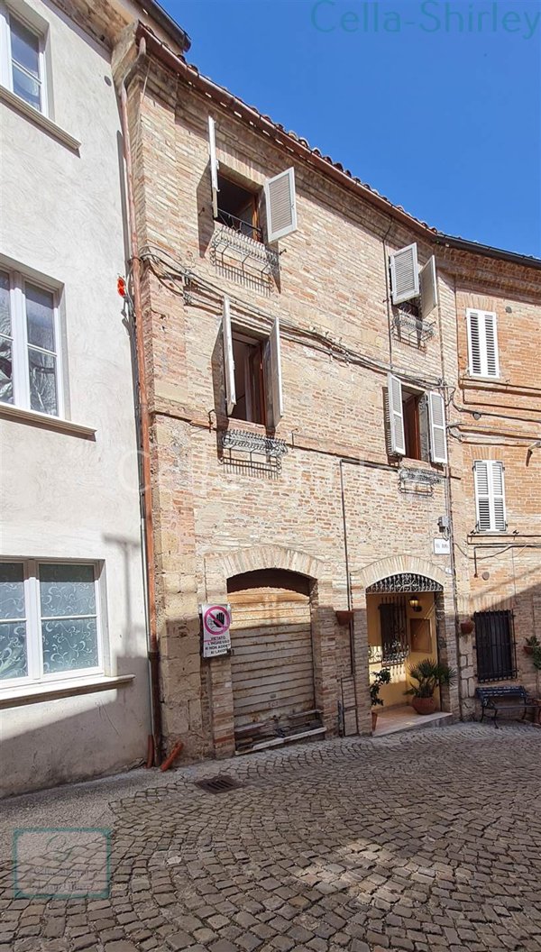 casa indipendente in vendita a Santa Vittoria in Matenano