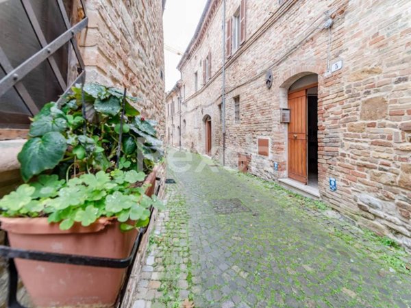 casa indipendente in vendita a Santa Vittoria in Matenano