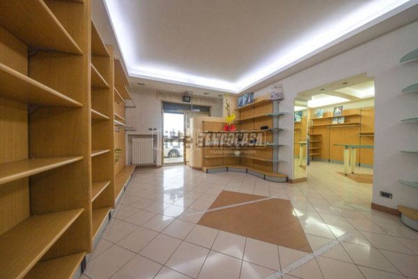 locale commerciale in vendita a Sant'Elpidio a Mare