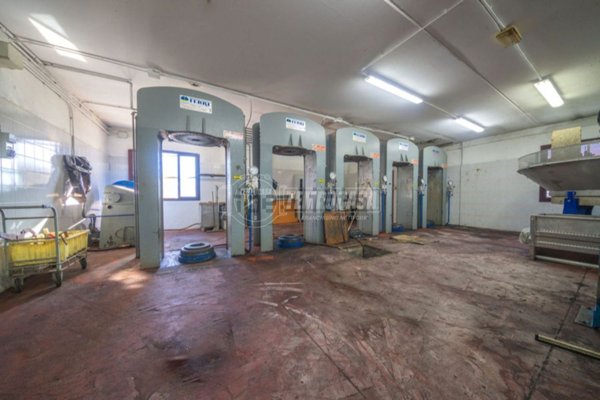 locale di sgombero in vendita a Sant'Elpidio a Mare