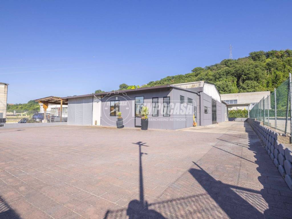 locale commerciale in vendita a Sant'Elpidio a Mare in zona Bivio Cascinare