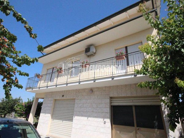 casa indipendente in vendita a Sant'Elpidio a Mare in zona Luce