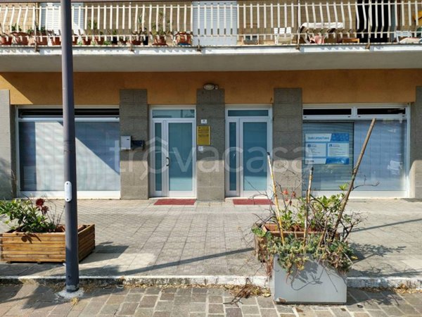negozio in vendita a Sant'Elpidio a Mare in zona Casette d'Ete