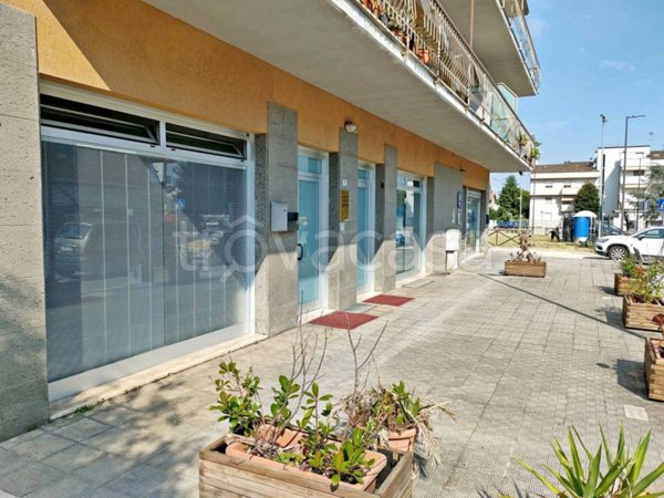 negozio in vendita a Sant'Elpidio a Mare in zona Casette d'Ete