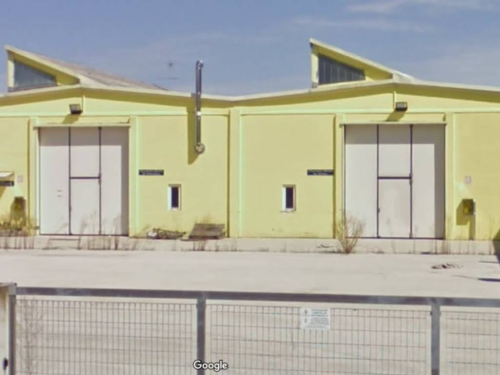 locale commerciale in vendita a Sant'Elpidio a Mare in zona Luce