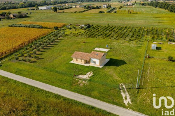 casa indipendente in vendita a Sant'Elpidio a Mare in zona Luce