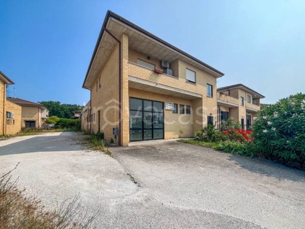 locale commerciale in vendita a Sant'Elpidio a Mare