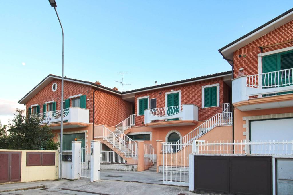 locale commerciale in vendita a Sant'Elpidio a Mare