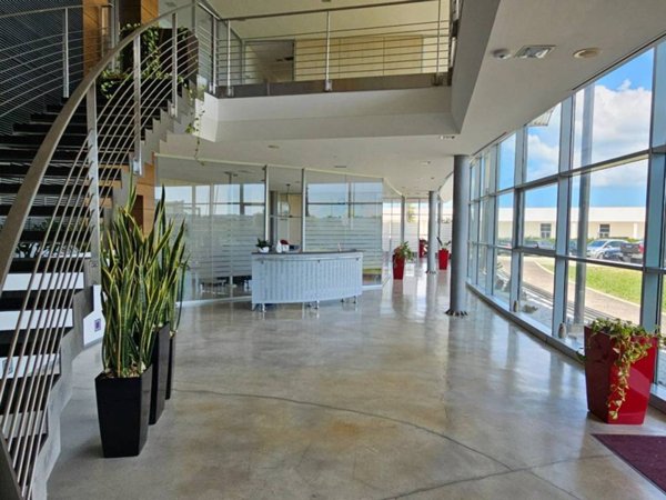 locale commerciale in vendita a Sant'Elpidio a Mare