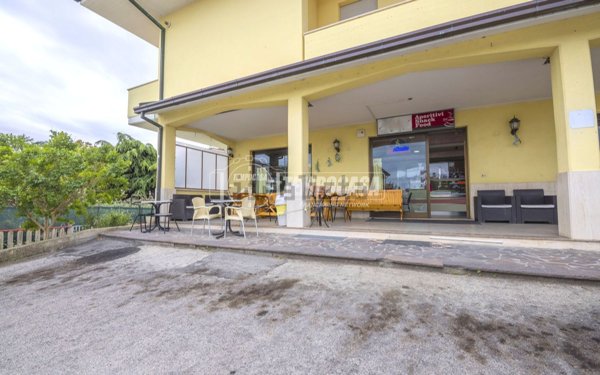 locale commerciale in vendita a Sant'Elpidio a Mare