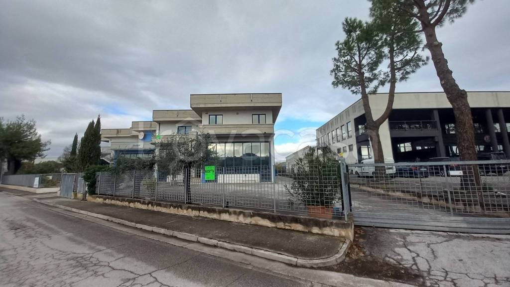 locale commerciale in vendita a Sant'Elpidio a Mare in zona Casette d'Ete