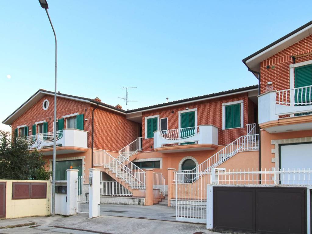 locale commerciale in vendita a Sant'Elpidio a Mare