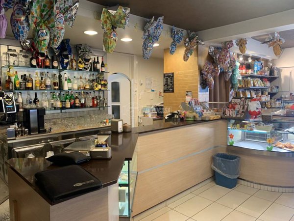 negozio in vendita a Sant'Elpidio a Mare in zona Cretarola