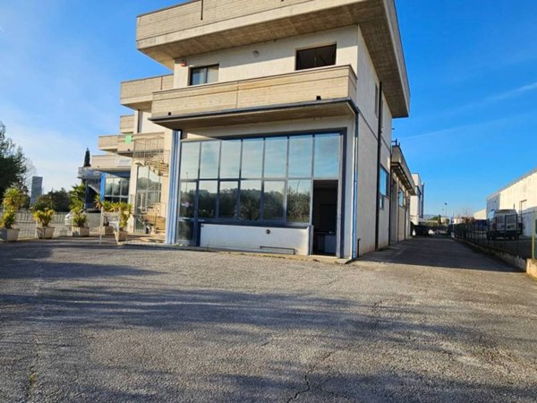 locale commerciale in vendita a Sant'Elpidio a Mare in zona Casette d'Ete