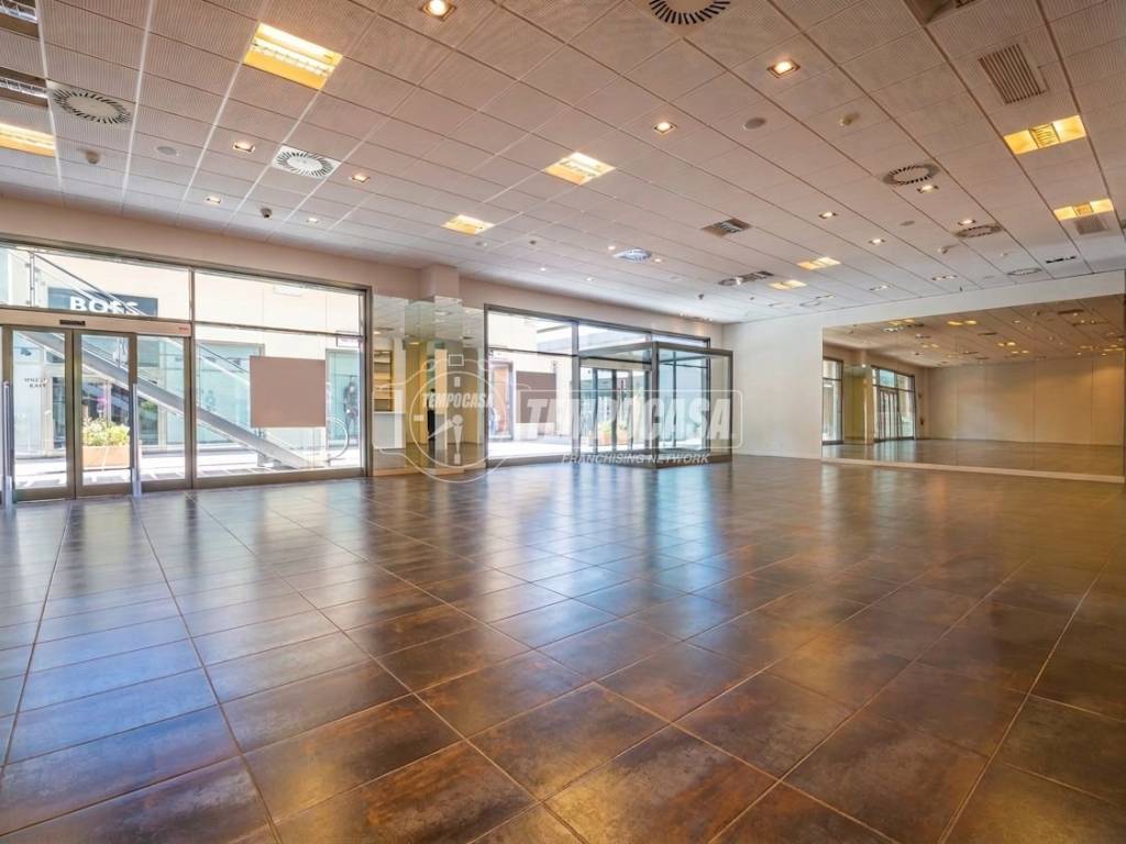 negozio in vendita a Sant'Elpidio a Mare