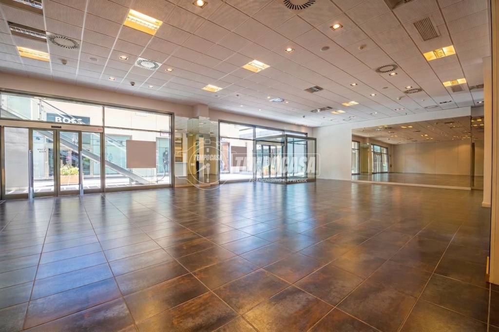 negozio in vendita a Sant'Elpidio a Mare