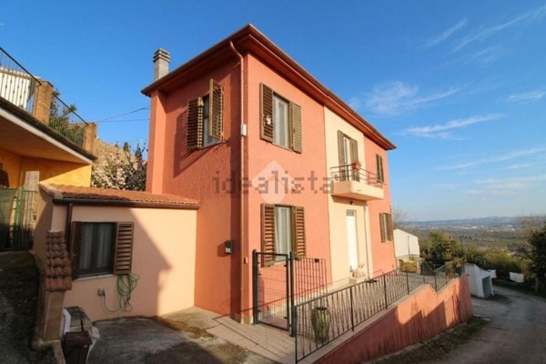 casa indipendente in vendita a Sant'Elpidio a Mare in zona Cascinare