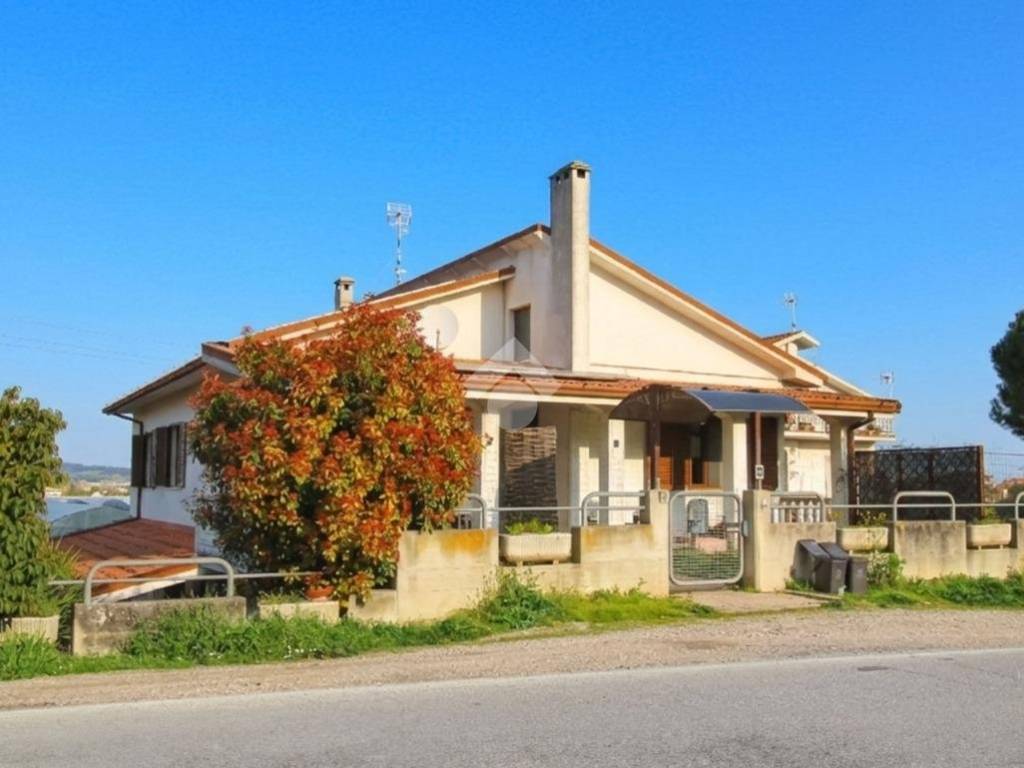 casa indipendente in vendita a Sant'Elpidio a Mare in zona Cascinare