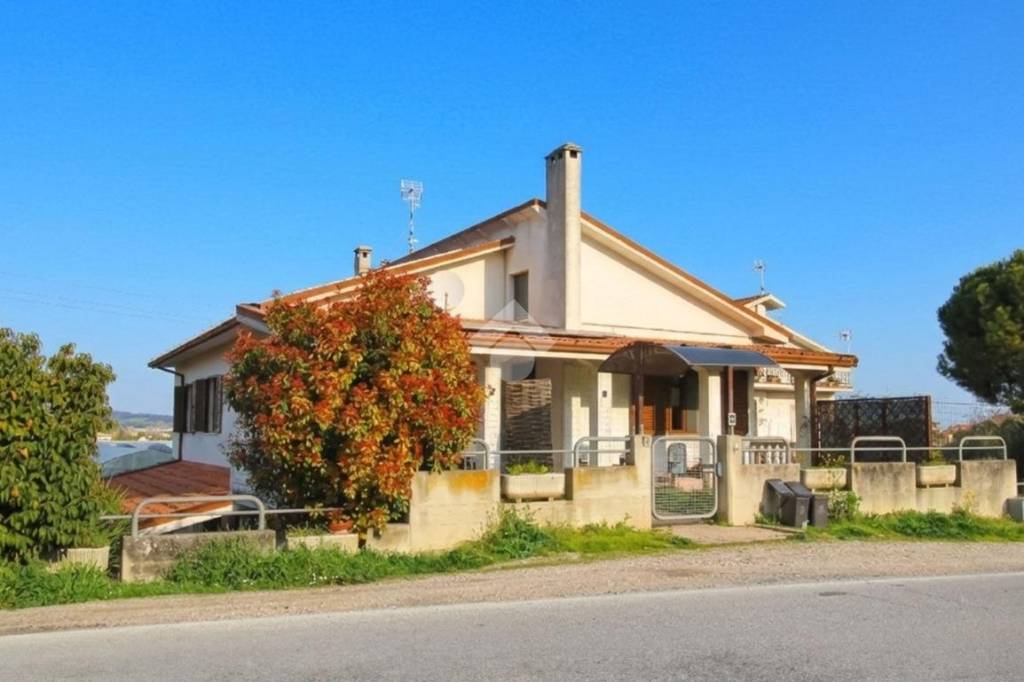 casa indipendente in vendita a Sant'Elpidio a Mare in zona Cascinare