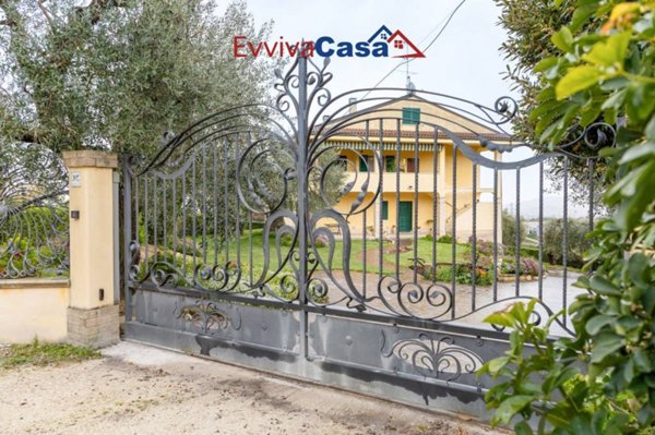casa indipendente in vendita a Sant'Elpidio a Mare in zona Castellano