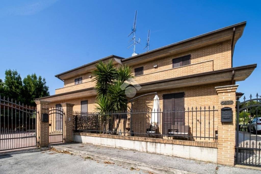 casa indipendente in vendita a Sant'Elpidio a Mare in zona Cretarola