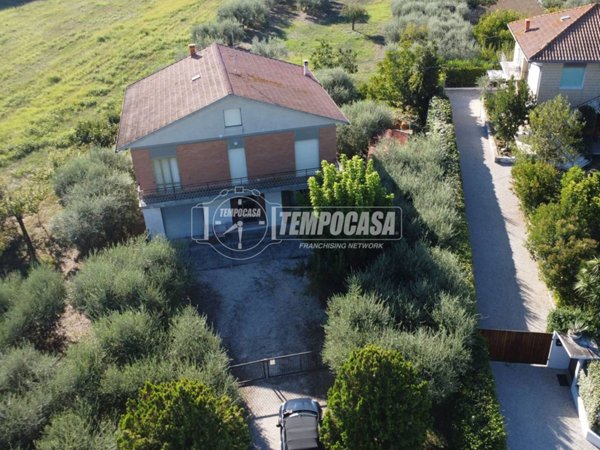 casa indipendente in vendita a Sant'Elpidio a Mare in zona Luce