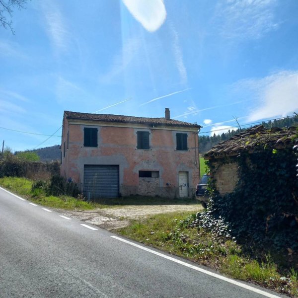 locale di sgombero in vendita a Servigliano
