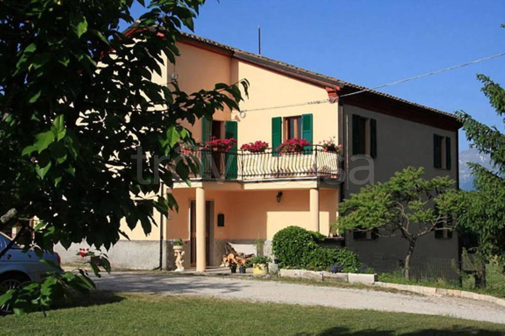 casa indipendente in vendita a Smerillo