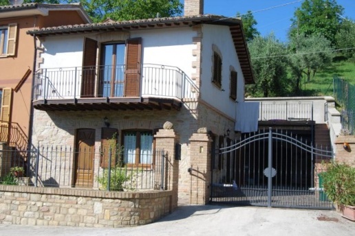 casa indipendente in vendita a Smerillo