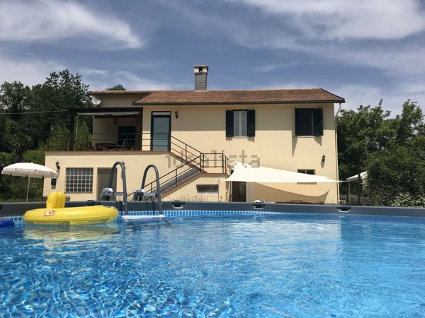 esavano in vendita a Torre San Patrizio