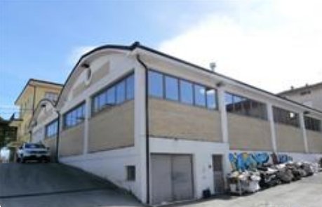 locale di sgombero in vendita a Torre San Patrizio