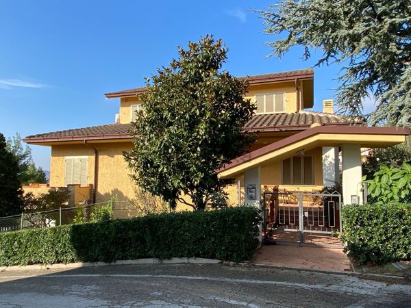 casa indipendente in vendita a Torre San Patrizio