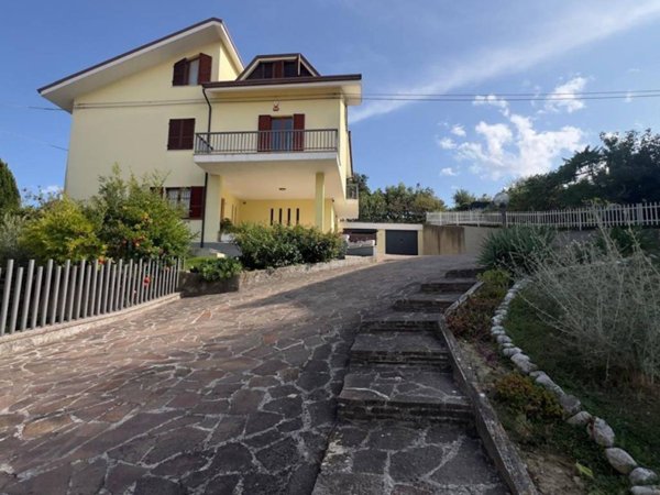 casa indipendente in vendita a Torre San Patrizio