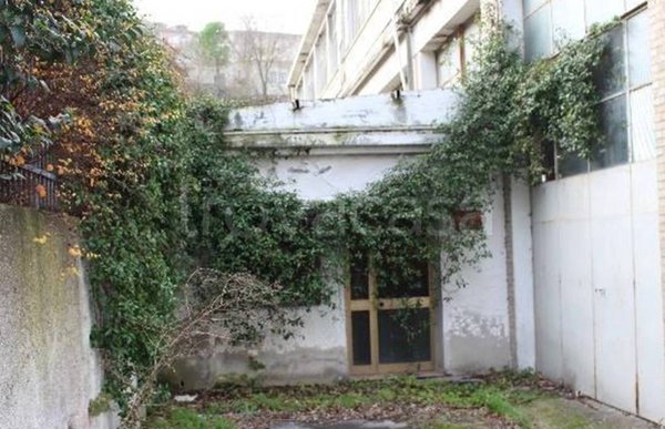 locale commerciale in vendita a Torre San Patrizio