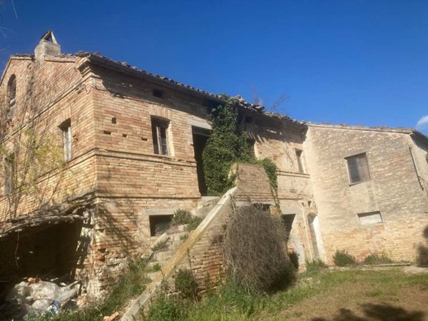 casa indipendente in vendita a Torre San Patrizio in zona Santa Maria d'Ete