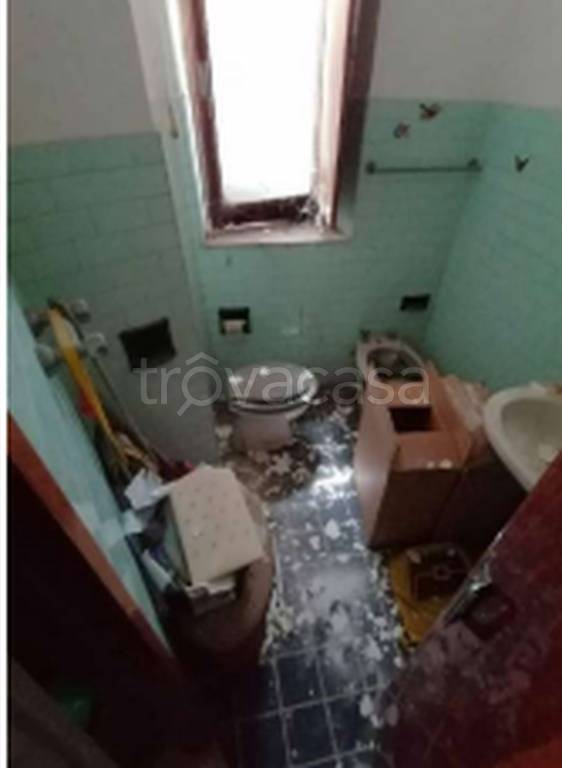 negozio in vendita a Torre San Patrizio