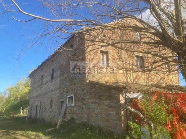 casa indipendente in vendita a Torre San Patrizio in zona Santa Maria d'Ete