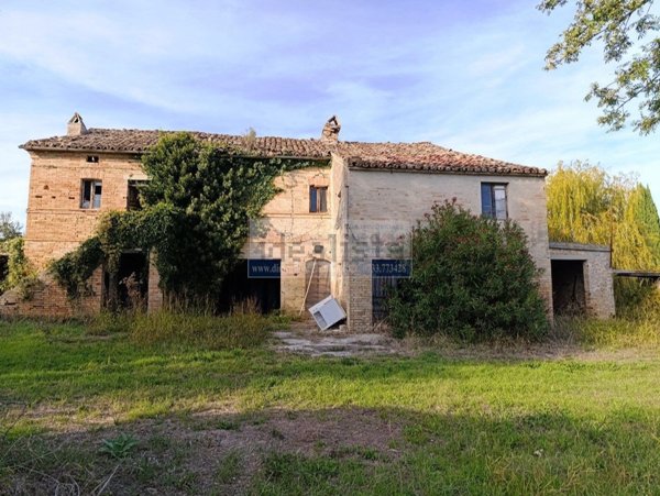 casa indipendente in vendita a Torre San Patrizio in zona Santa Maria d'Ete