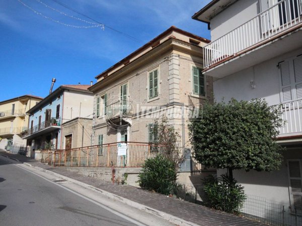 casa indipendente in vendita a Torre San Patrizio