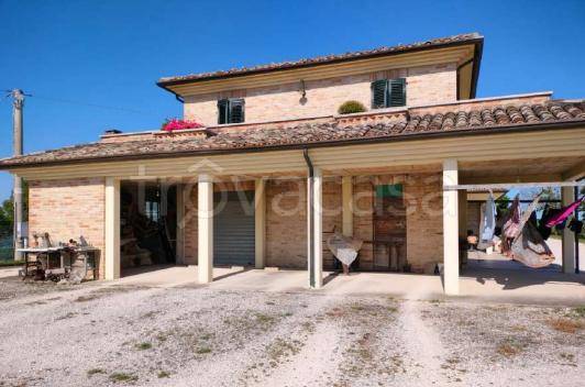 casa indipendente in vendita a Torre San Patrizio in zona Santa Maria d'Ete