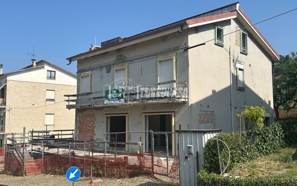 casa indipendente in vendita a Torre San Patrizio in zona San Venanzo